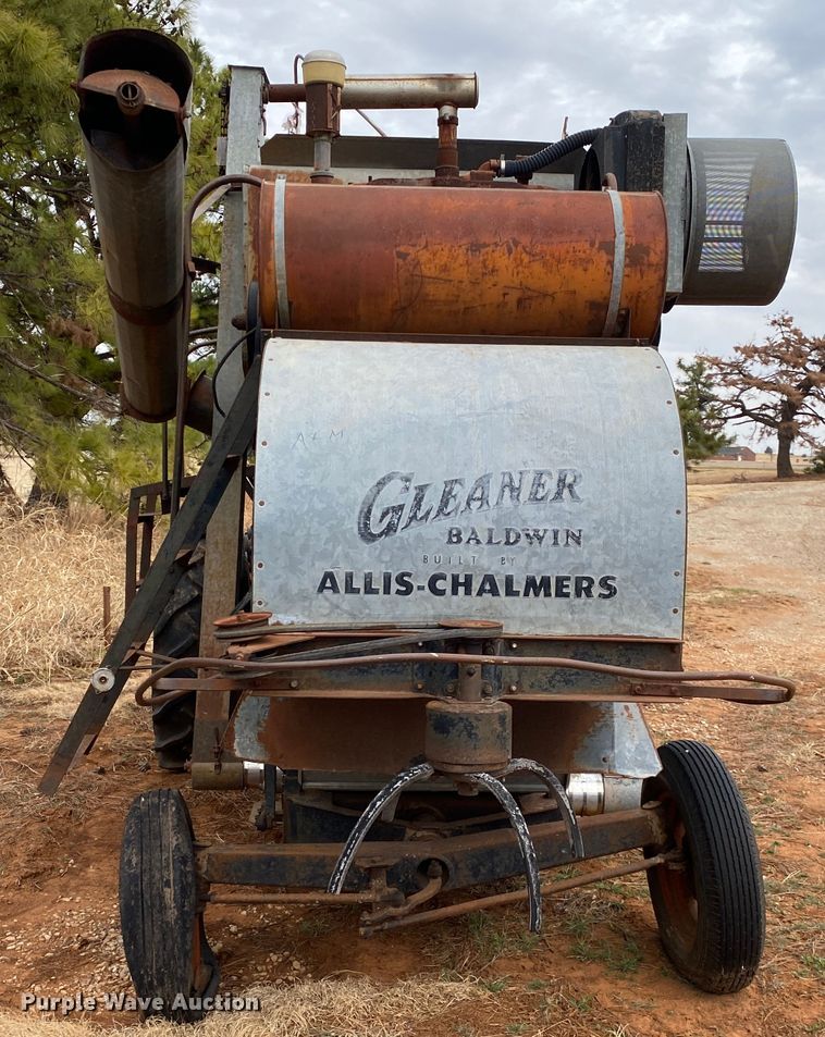 image for item KE9455 1959 Gleaner A  combine