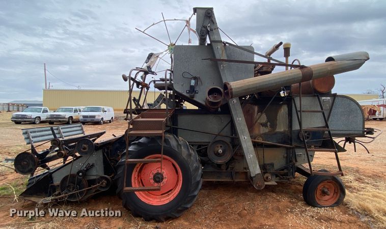 image for item KE9455 1959 Gleaner A  combine