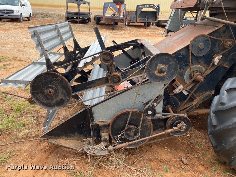 image for item KE9455 1959 Gleaner A  combine