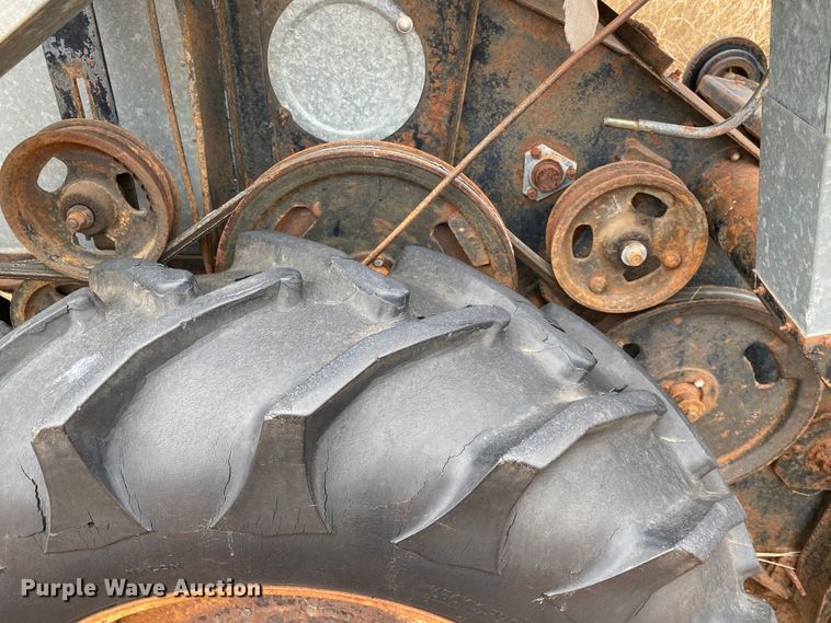 image for item KE9455 1959 Gleaner A  combine