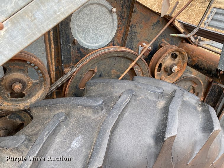 image for item KE9455 1959 Gleaner A  combine