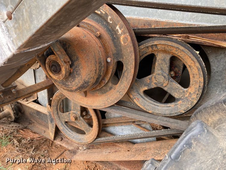 image for item KE9455 1959 Gleaner A  combine