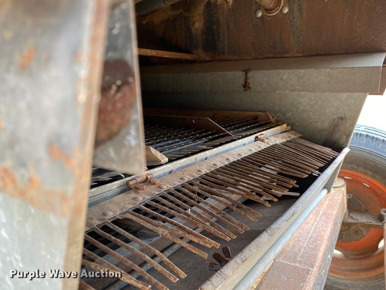 image for item KE9455 1959 Gleaner A  combine