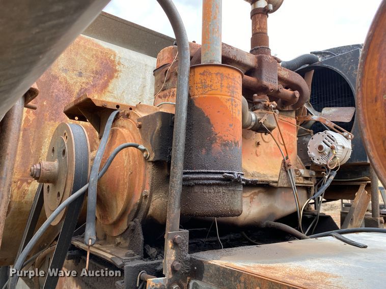 image for item KE9455 1959 Gleaner A  combine