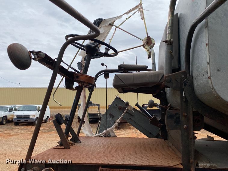 image for item KE9455 1959 Gleaner A  combine