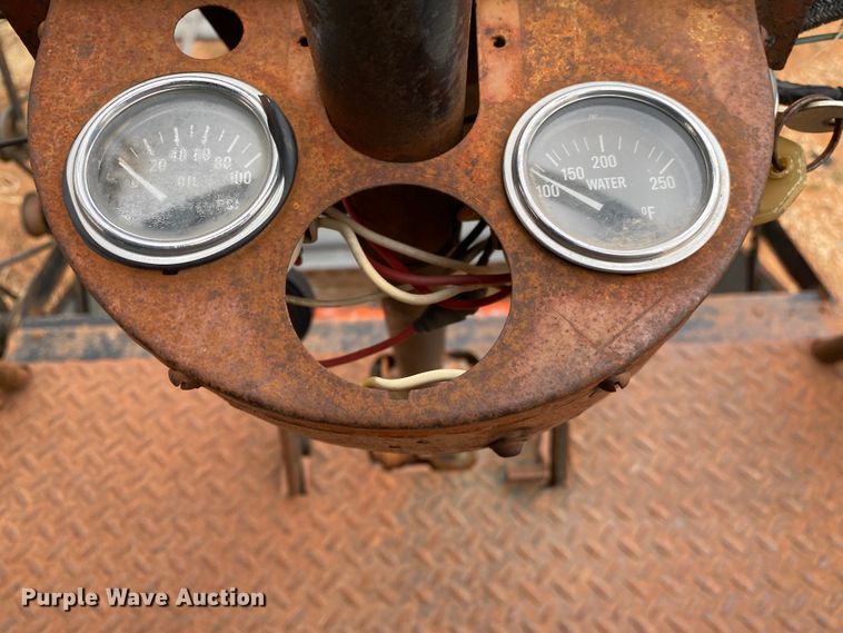 image for item KE9455 1959 Gleaner A  combine