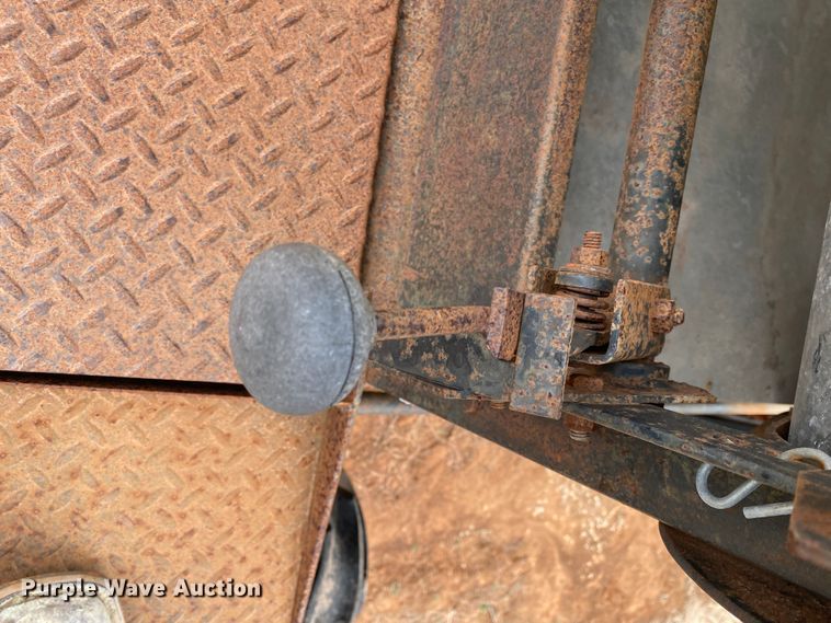 image for item KE9455 1959 Gleaner A  combine