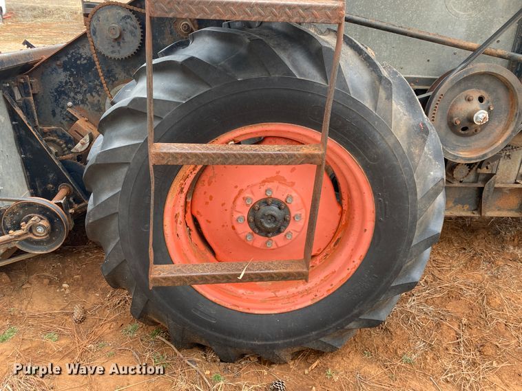 image for item KE9455 1959 Gleaner A  combine