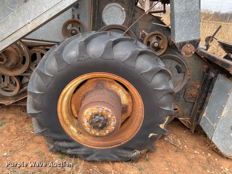 image for item KE9455 1959 Gleaner A  combine