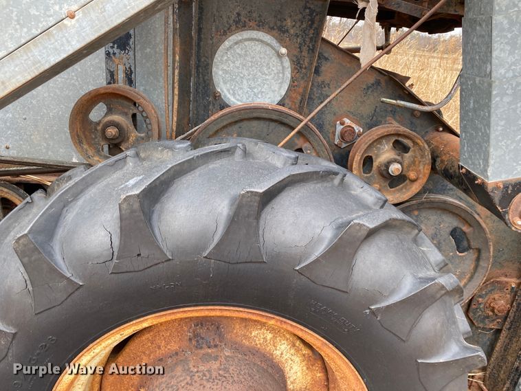 image for item KE9455 1959 Gleaner A  combine