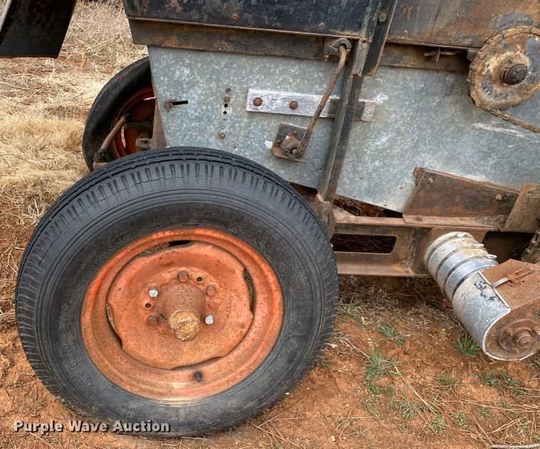 image for item KE9455 1959 Gleaner A  combine