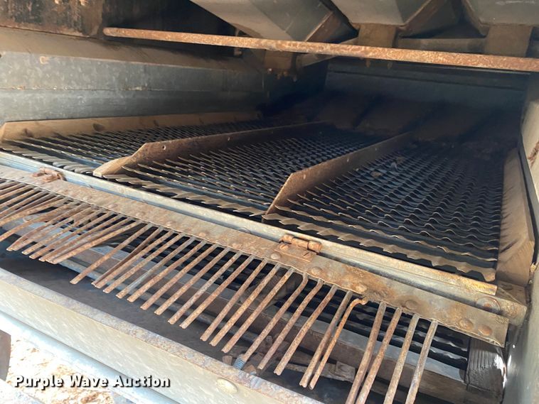 image for item KE9455 1959 Gleaner A  combine