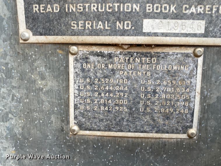 image for item KE9455 1959 Gleaner A  combine