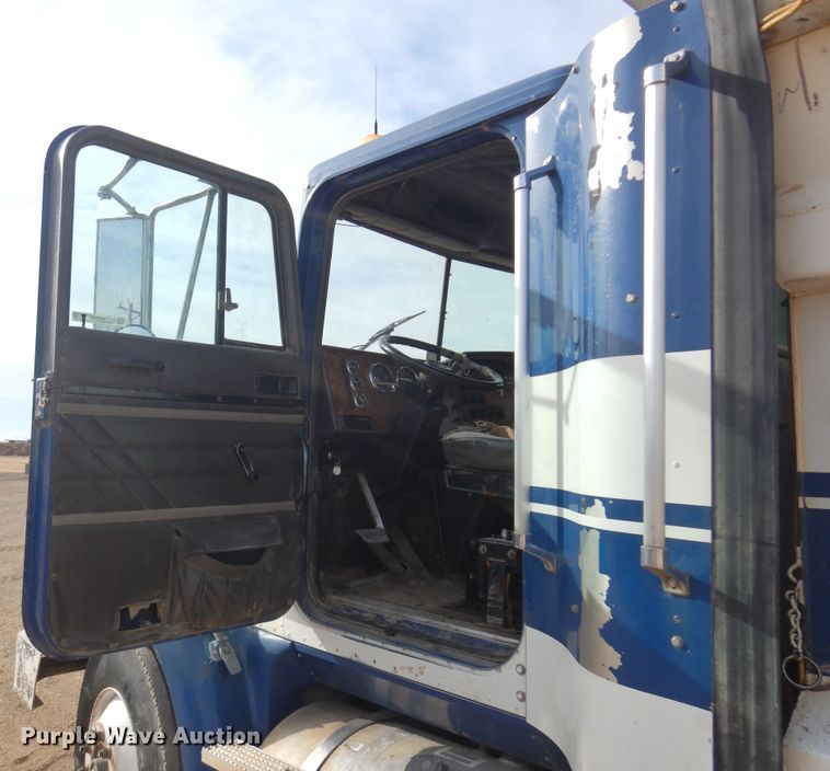 image for item KJ9585 1998 International 9400  dump truck