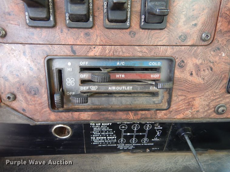 image for item KJ9585 1998 International 9400  dump truck