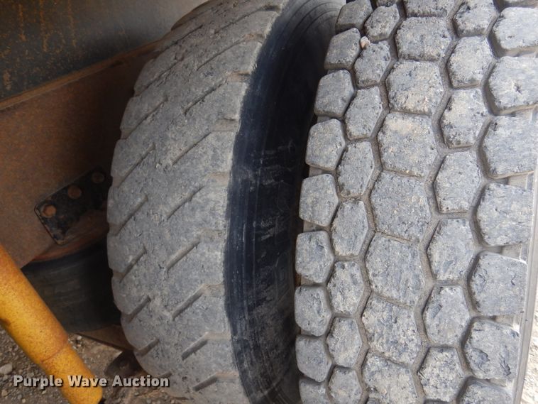 image for item KJ9585 1998 International 9400  dump truck