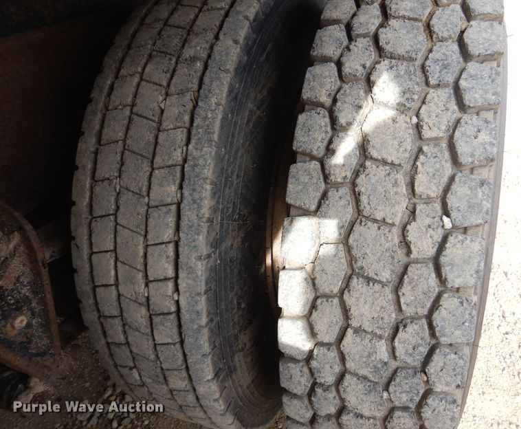 image for item KJ9585 1998 International 9400  dump truck