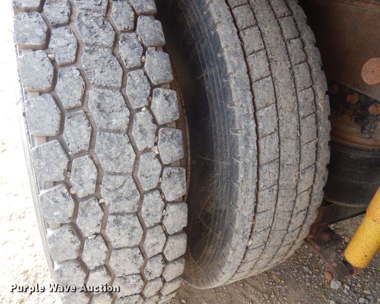 image for item KJ9585 1998 International 9400  dump truck