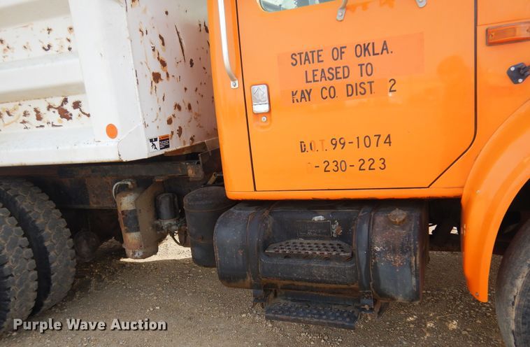 image for item KJ9586 1991 International 4900  dump truck