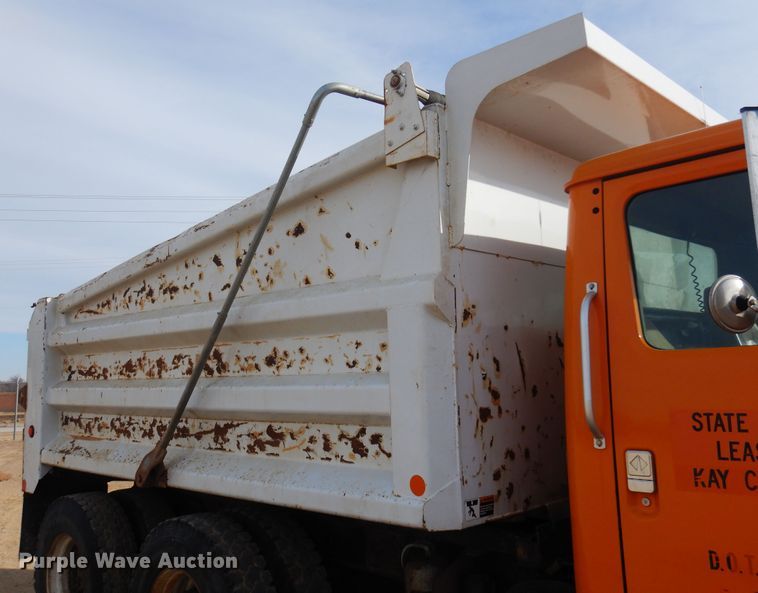 image for item KJ9586 1991 International 4900  dump truck