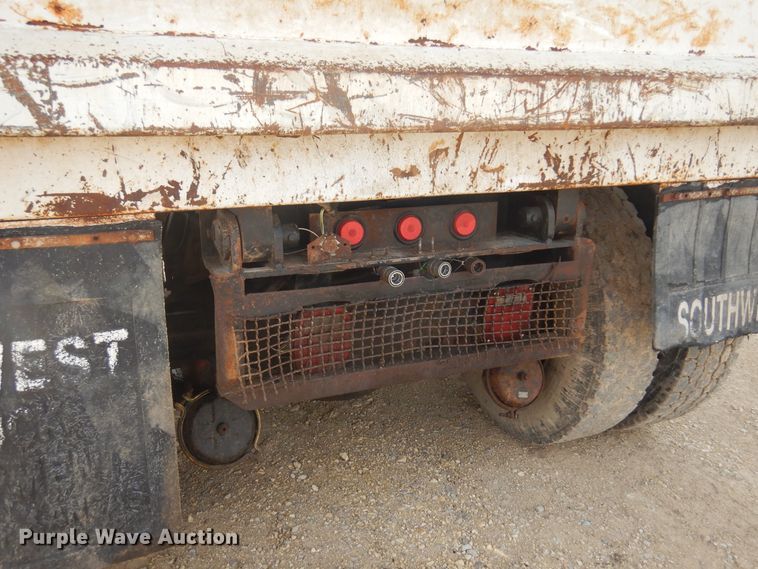 image for item KJ9586 1991 International 4900  dump truck