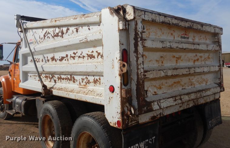 image for item KJ9586 1991 International 4900  dump truck