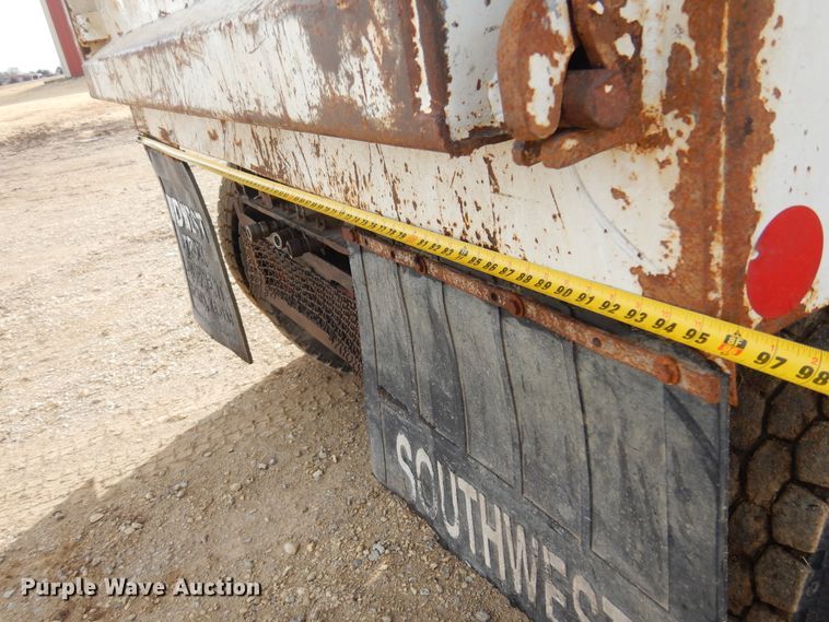 image for item KJ9586 1991 International 4900  dump truck