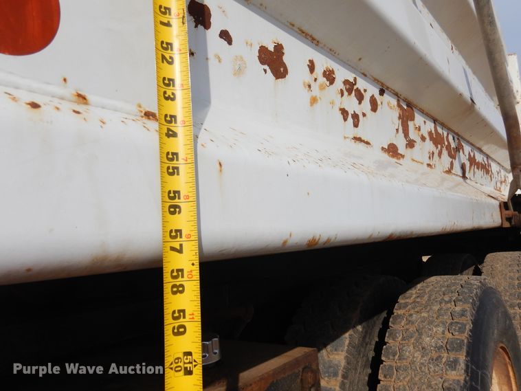 image for item KJ9586 1991 International 4900  dump truck