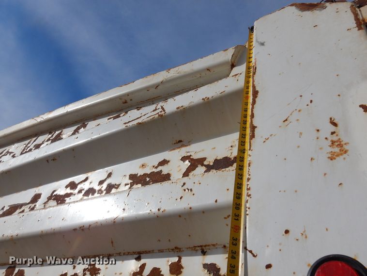 image for item KJ9586 1991 International 4900  dump truck