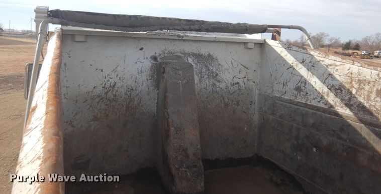 image for item KJ9586 1991 International 4900  dump truck