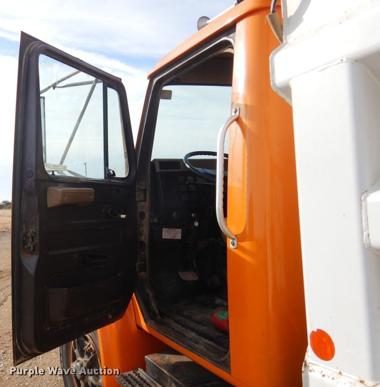 image for item KJ9586 1991 International 4900  dump truck