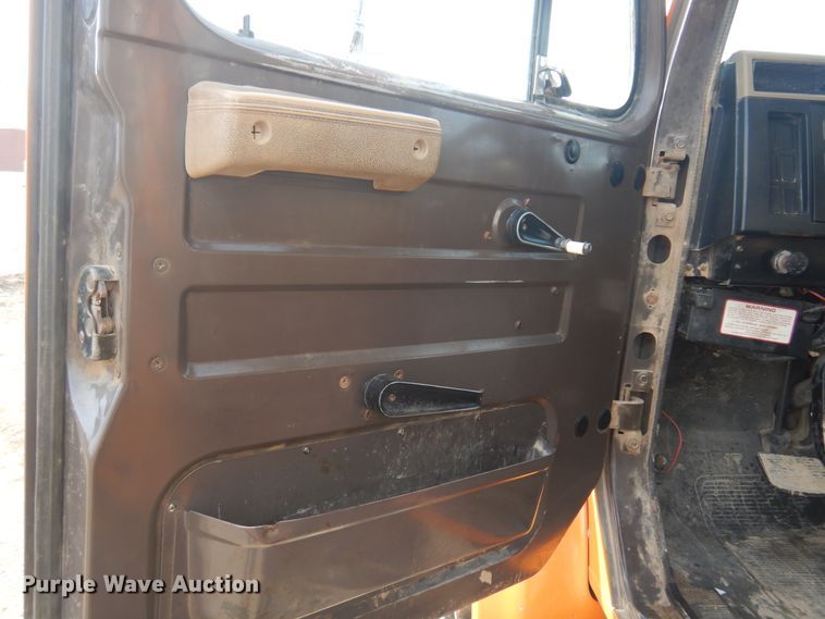 image for item KJ9586 1991 International 4900  dump truck