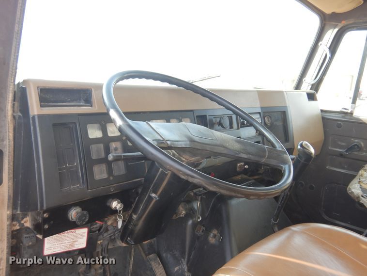 image for item KJ9586 1991 International 4900  dump truck