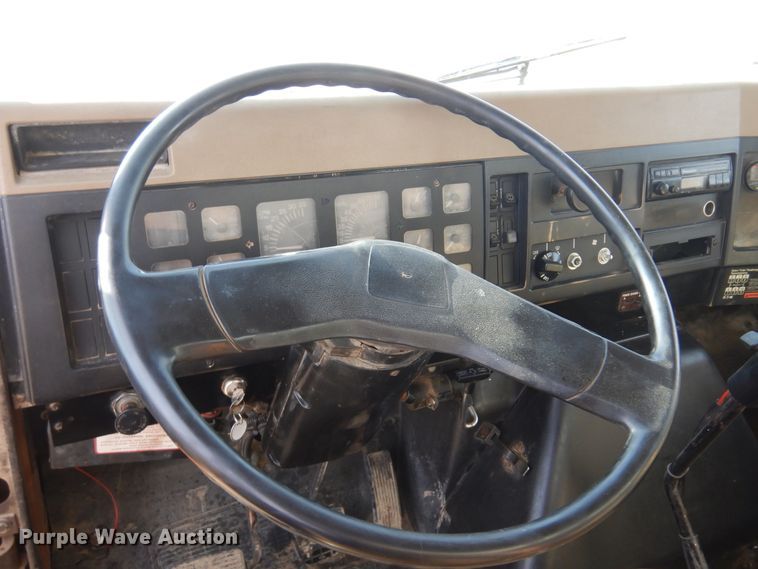 image for item KJ9586 1991 International 4900  dump truck