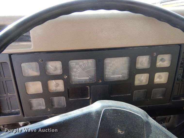 image for item KJ9586 1991 International 4900  dump truck