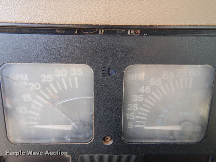 image for item KJ9586 1991 International 4900  dump truck