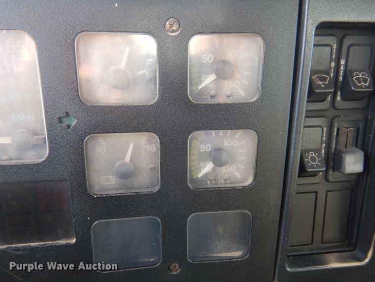 image for item KJ9586 1991 International 4900  dump truck