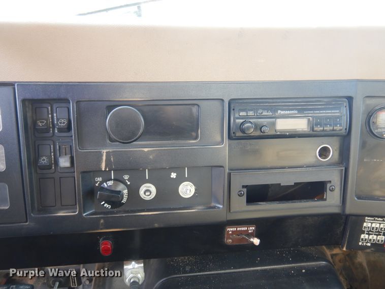 image for item KJ9586 1991 International 4900  dump truck