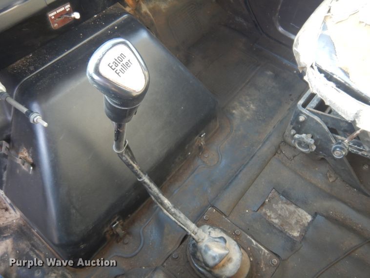 image for item KJ9586 1991 International 4900  dump truck