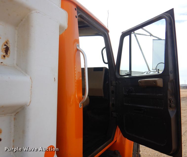 image for item KJ9586 1991 International 4900  dump truck