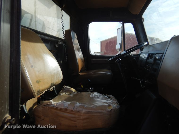 image for item KJ9586 1991 International 4900  dump truck