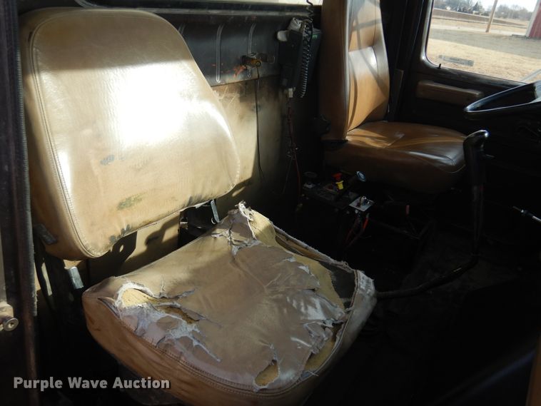 image for item KJ9586 1991 International 4900  dump truck