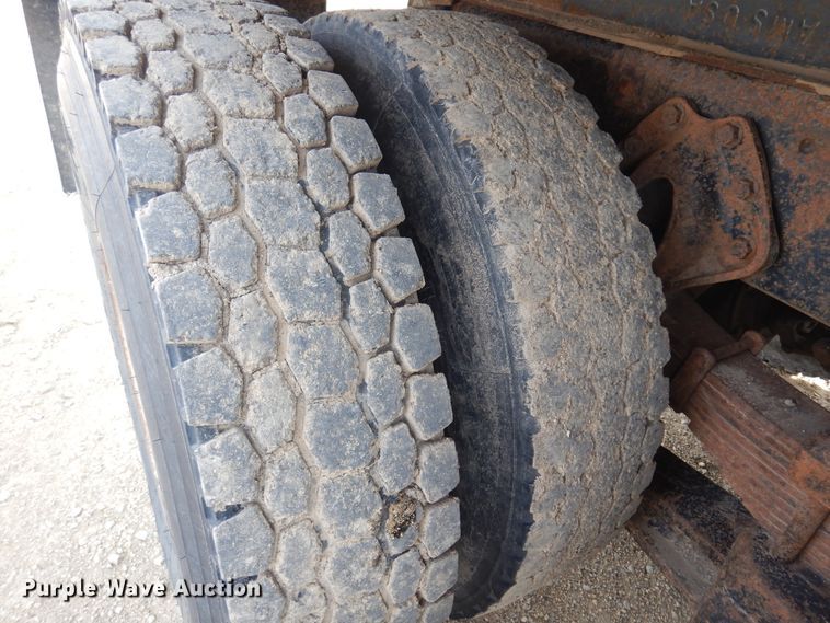 image for item KJ9586 1991 International 4900  dump truck