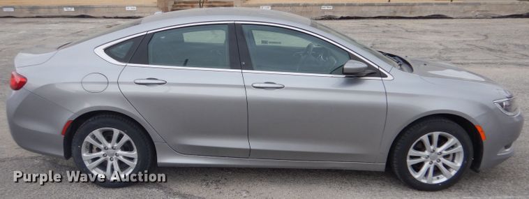 image for item LJ9839 2015 Chrysler 200