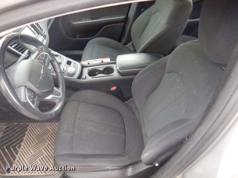 image for item LJ9839 2015 Chrysler 200