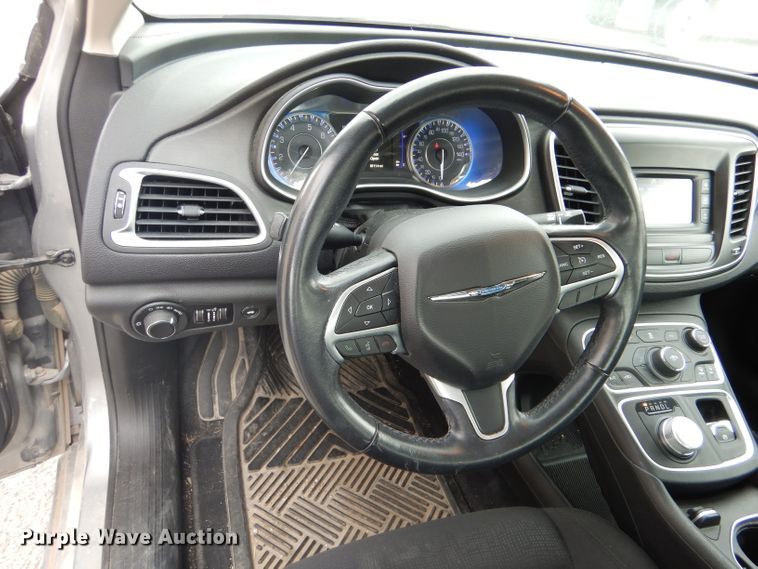 image for item LJ9839 2015 Chrysler 200