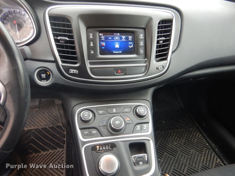 image for item LJ9839 2015 Chrysler 200