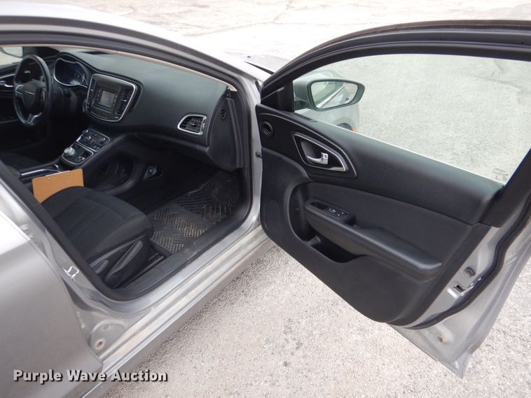 image for item LJ9839 2015 Chrysler 200