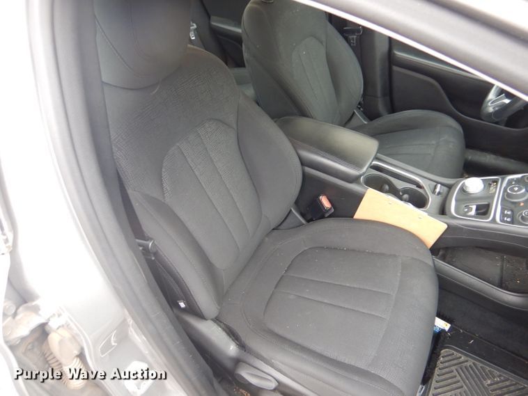 image for item LJ9839 2015 Chrysler 200