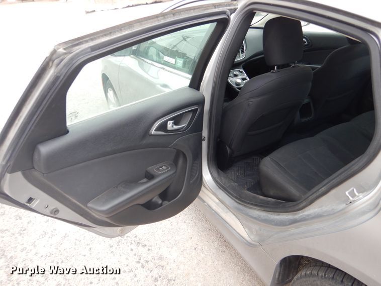 image for item LJ9839 2015 Chrysler 200